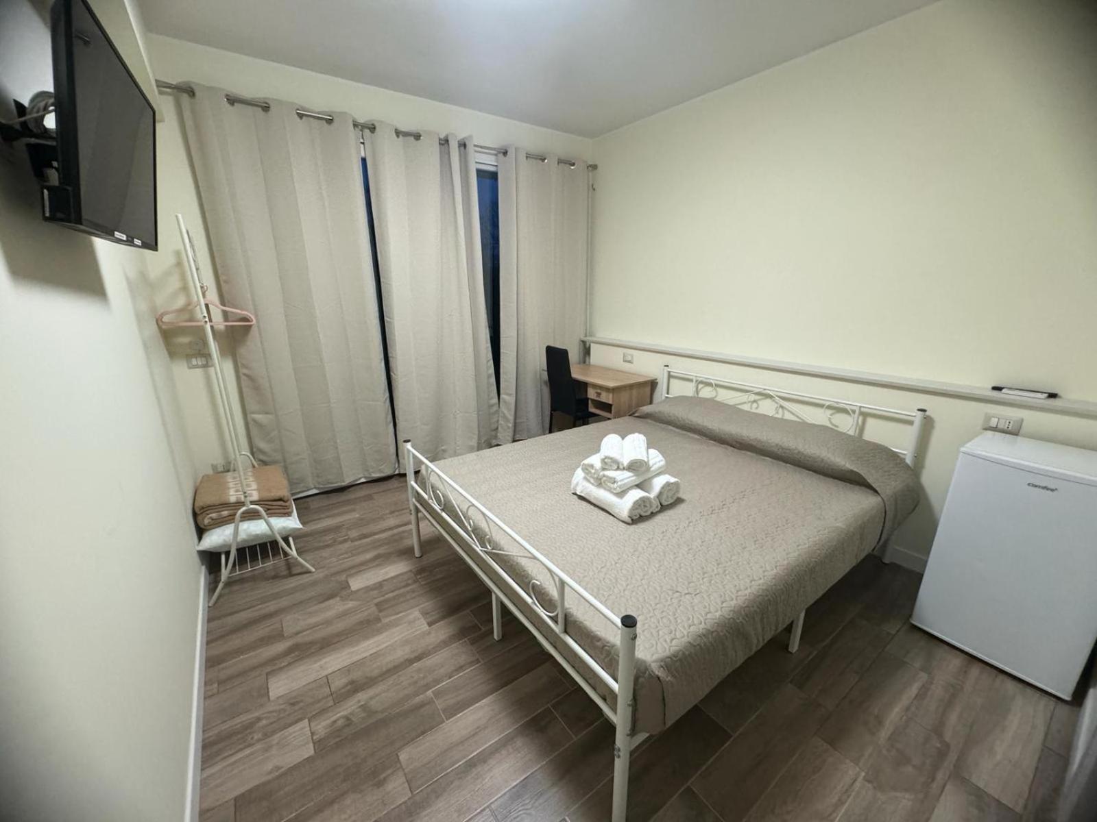 Park 20 Guest House Azzate المظهر الخارجي الصورة